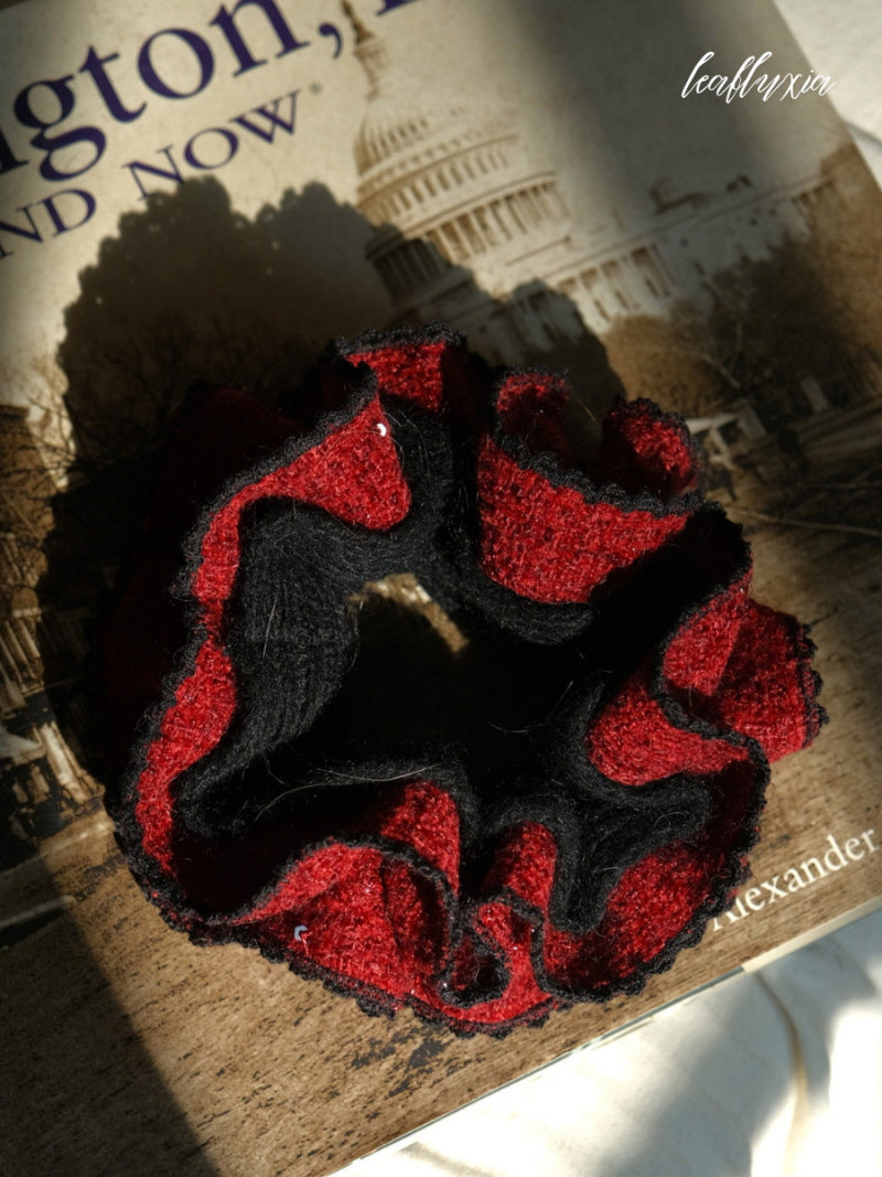 Noctelle Lace Bloom Scrunchie