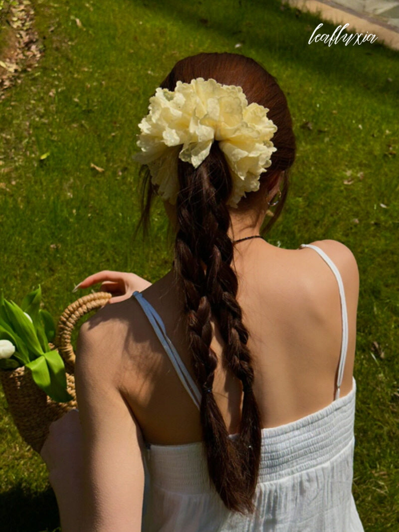 Éloria Lace Bloom Tie