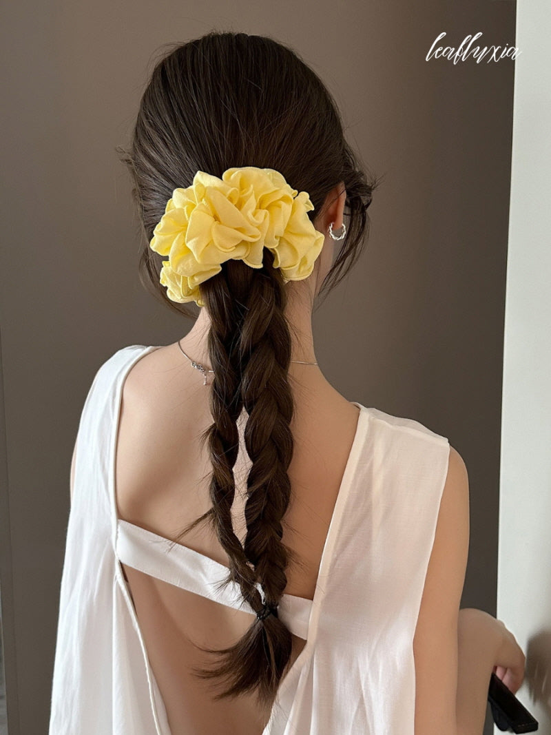 Veloura Soft Bloom Scrunchie